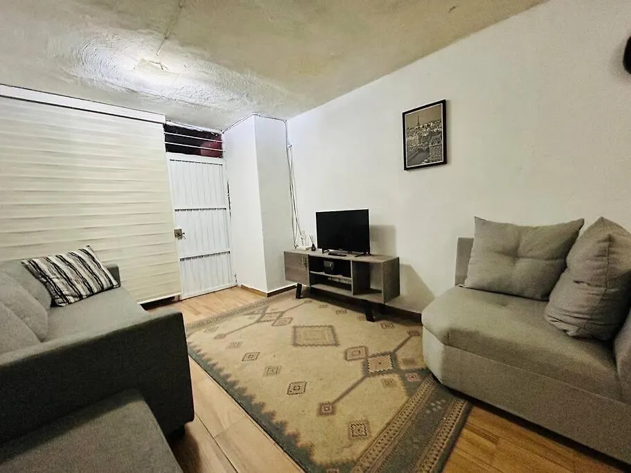 Lägenhet Comoda Casa Con Dos Cuartos Y Cochera Para Auto Pequeno Guadalajara