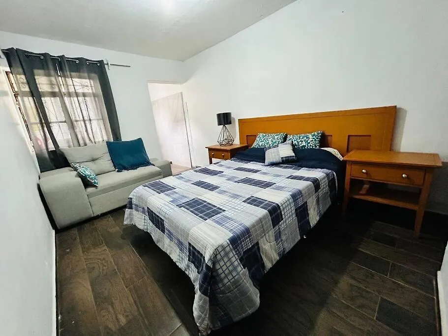 Comoda Casa Con Dos Cuartos Y Cochera Para Auto Pequeno Guadalajara