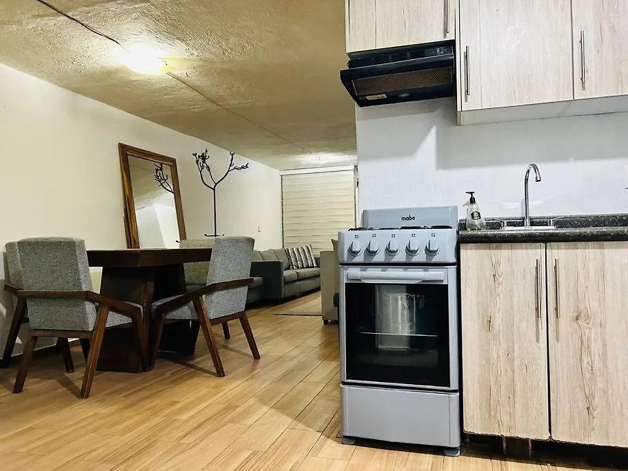 Comoda Casa Con Dos Cuartos Y Cochera Para Auto Pequeno Guadalajara 0*,  Mexiko